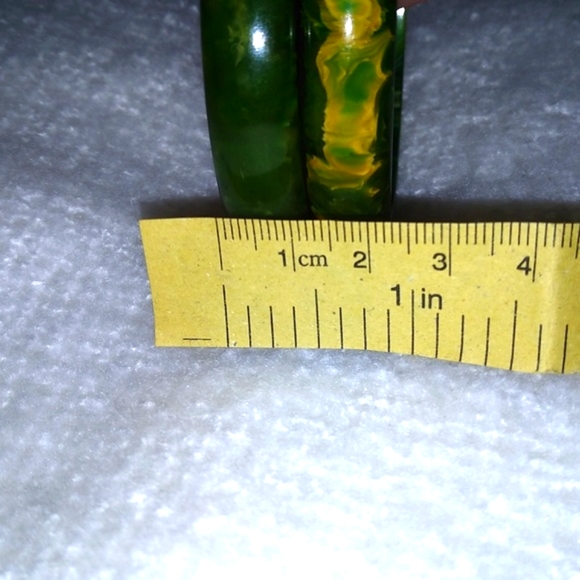 Bakelite Emerald and Gold Vintage Bangles - Picture 4 of 4